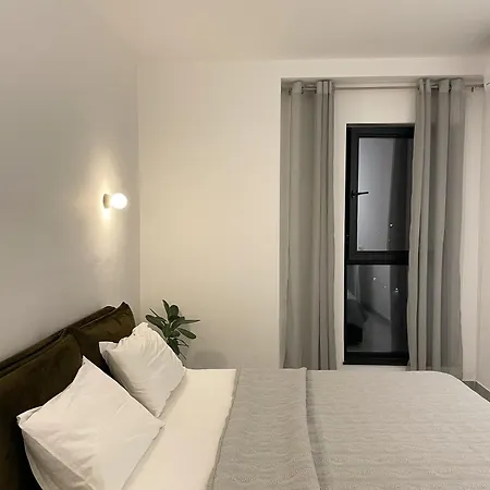 Apartment Chic Garden